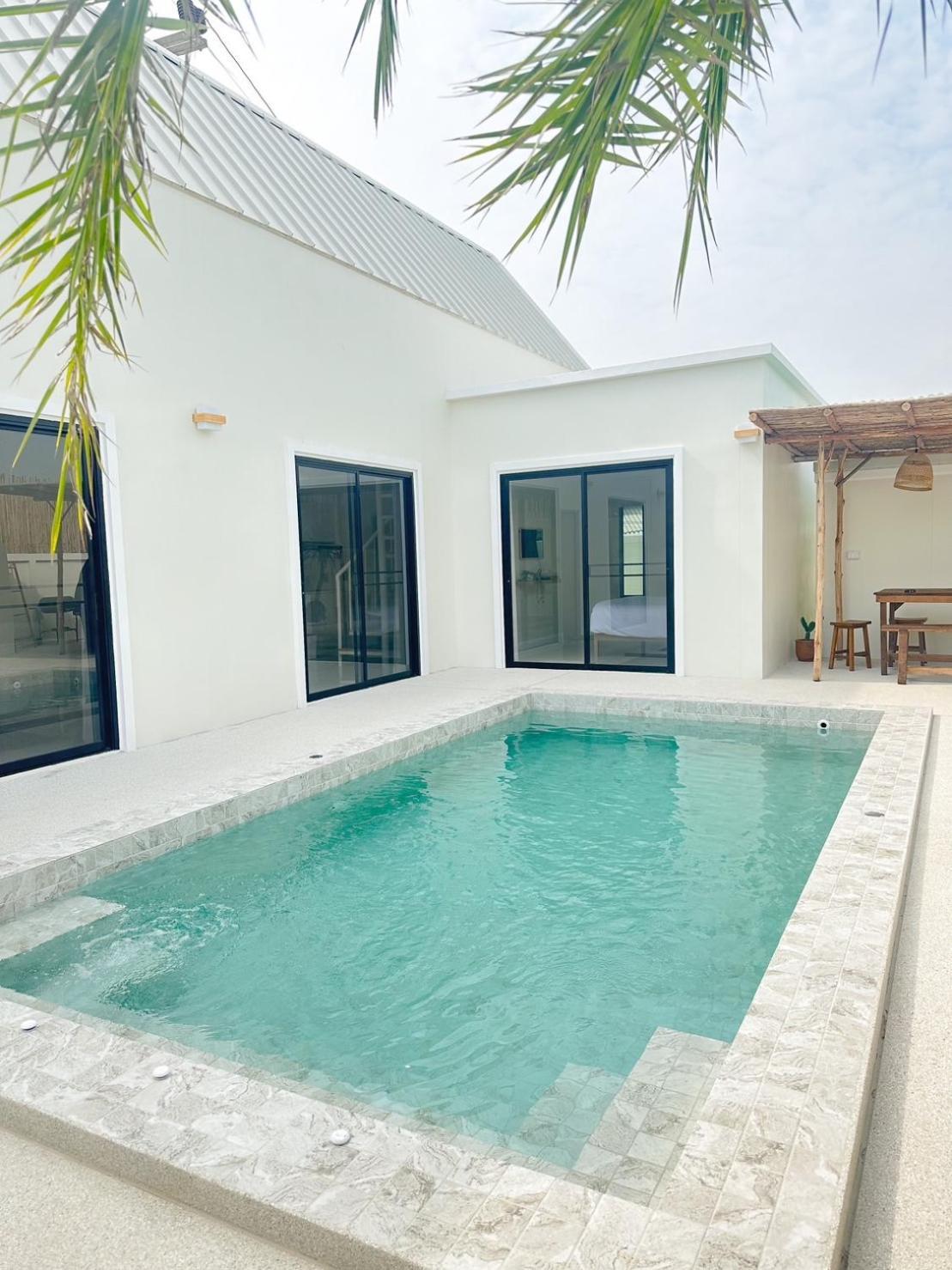 Day Pool Chao Samran *